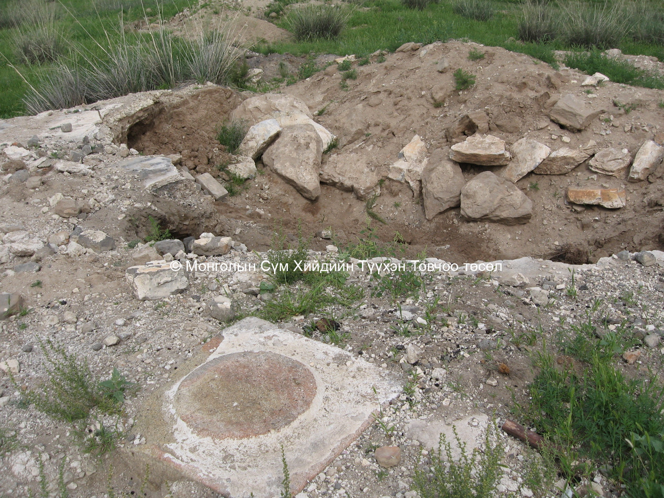 Зүүн-Хойд талаас авсан/Утай уулын хийдийн цогчин д